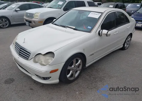 2007 Mercedes-Benz C 230 Sport z USA, uszkodzony, nr VIN WDBRF52H07F934221